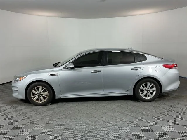 Used 2018 Silver Kia LX image 8