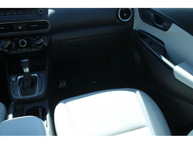 Used 2023 Lunar White Hyundai SEL image 16