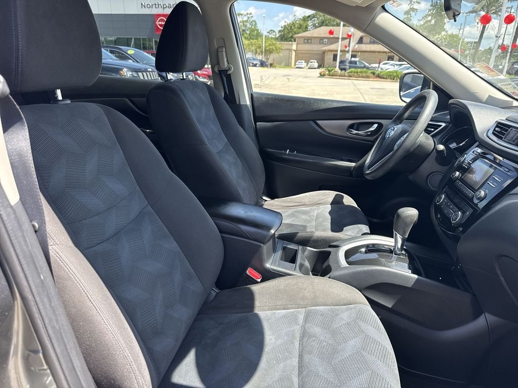 Used 2015 Gray Nissan SV image 25
