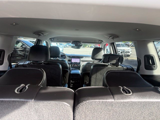 Used 2023 White/off-white Jeep Limited image 26