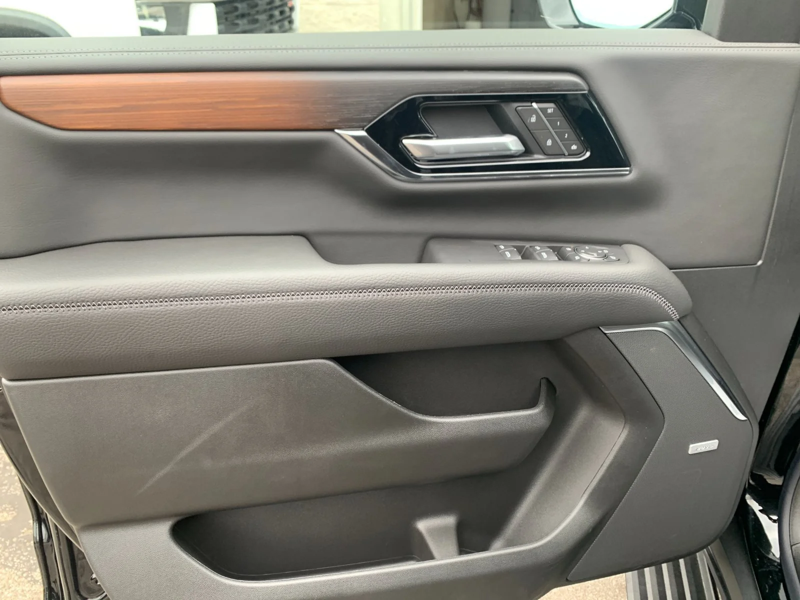 2026 GMC Yukon Denali - Photo 11
