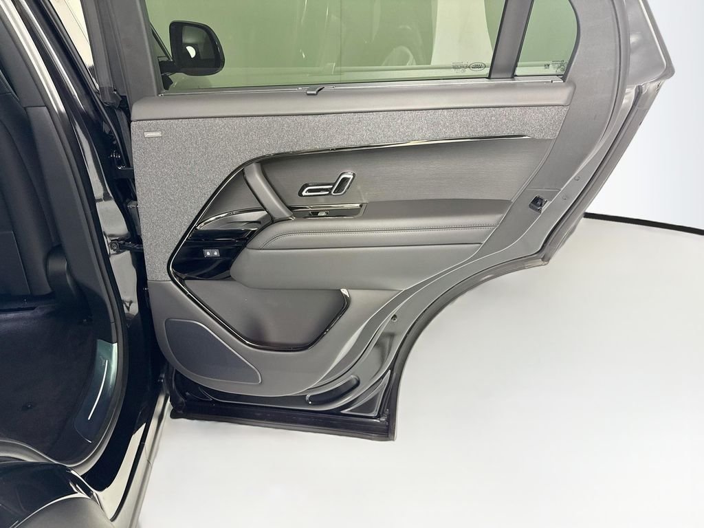 New 2026 Santorini Black Land Rover Dynamic SE image 27