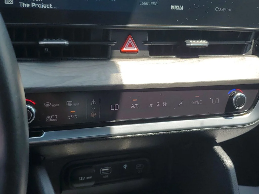 Certified Used 2024 White Kia X-Line image 27