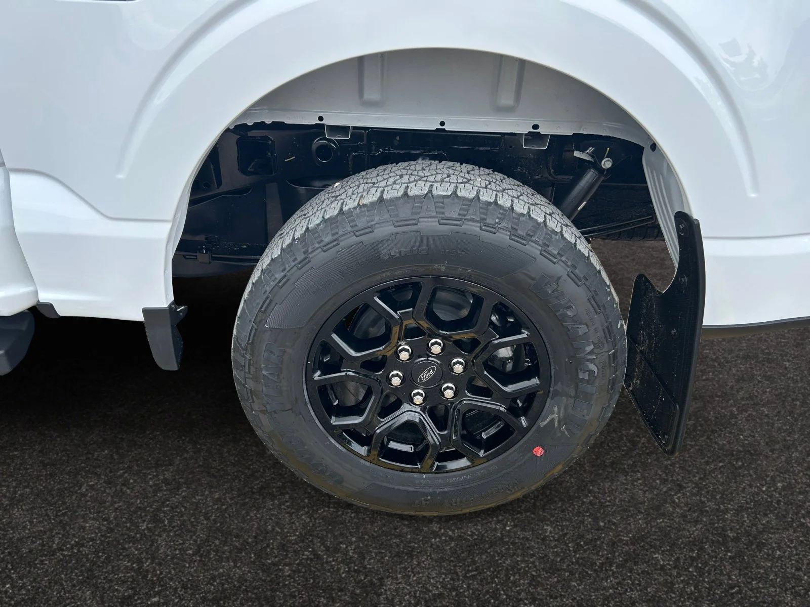 New 2026 Oxford White Ford XLT image 9