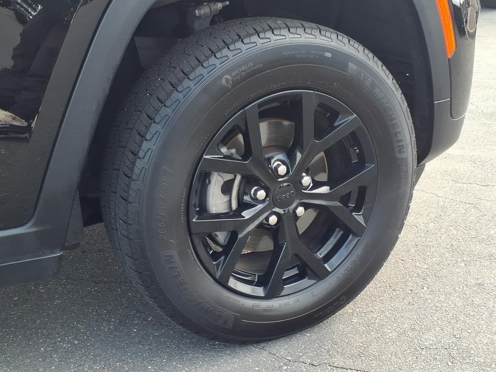 Used 2025 Diamond Black Crystal Pearlcoat Jeep Altitude image 11