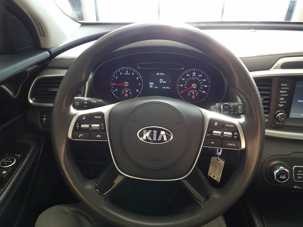 Used 2019 Sparkling Silver Kia LX V6 image 29