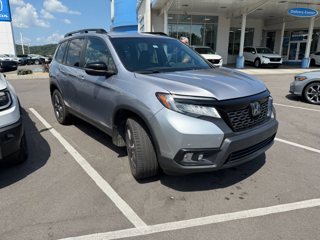 Used 2020 Lunar Silver Metallic Honda Touring image 3