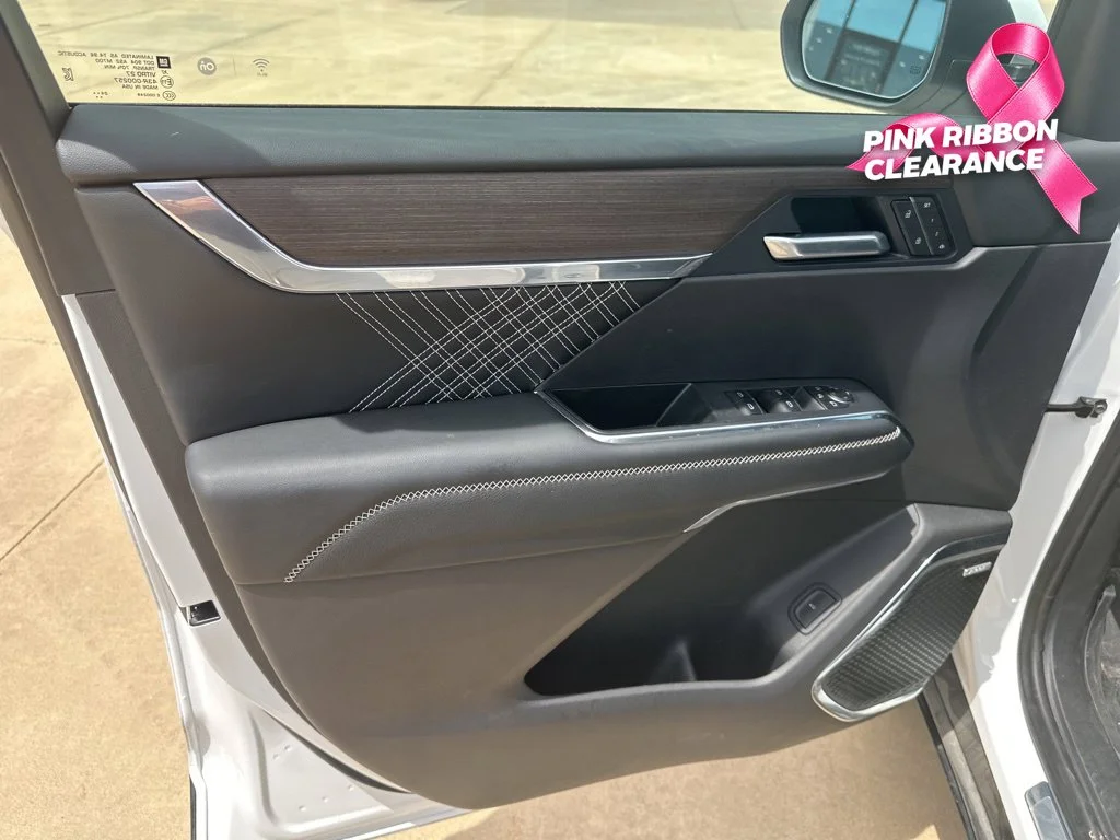 Used 2025 White GMC Denali image 8