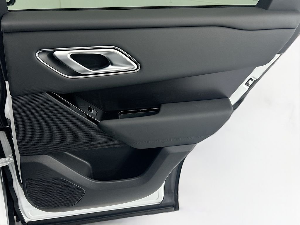 New 2026 Fuji White LAND ROVER Dynamic SE image 26