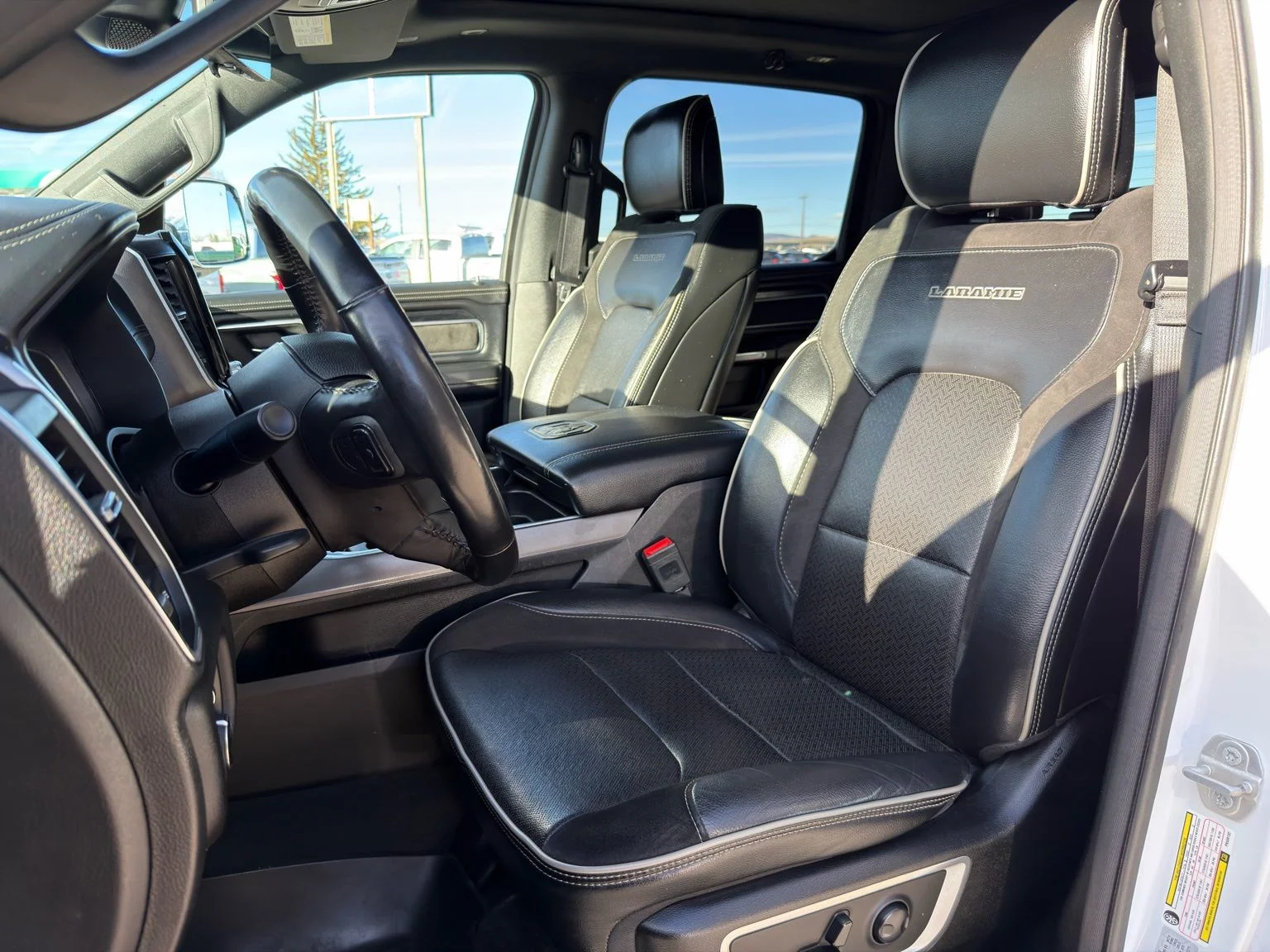 Used 2023 White Ram Laramie image 15