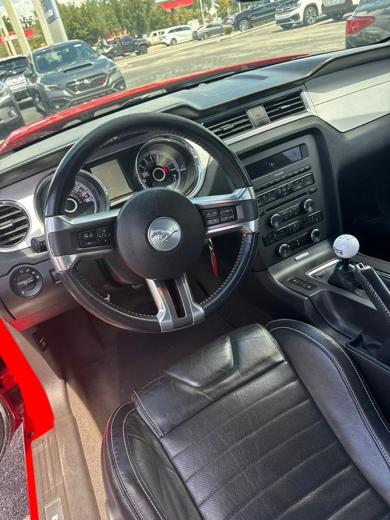 Used 2013 Red Ford V6 Premium image 20