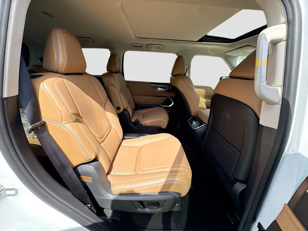 New 2027 RADIANT WHITE INFINITI Luxe 4WD image 29