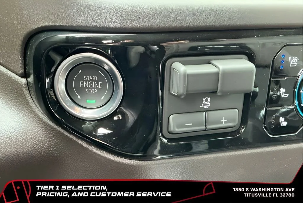 New 2026 Glacier White Tricoat GMC SLT image 33