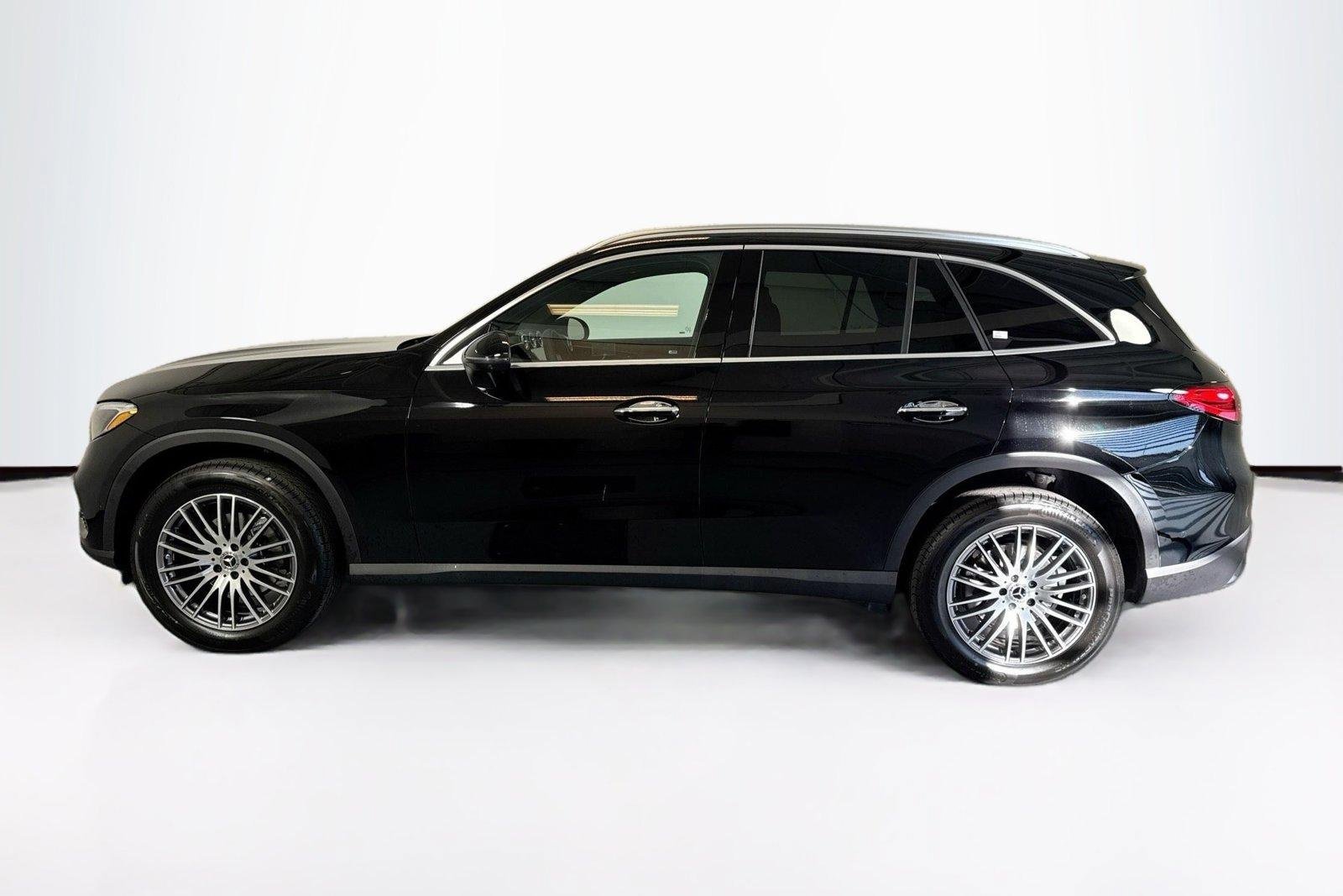 New 2026 Black Mercedes-Benz GLC 300 image 8