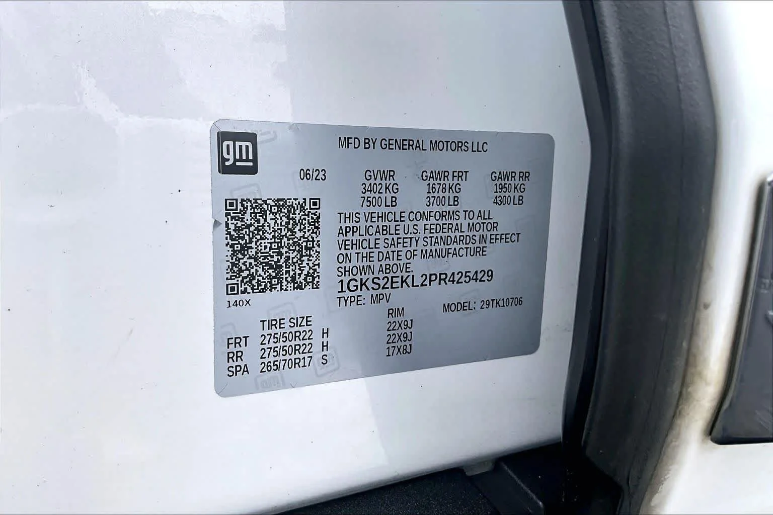 Used 2023 White Frost Tricoat GMC Denali Ultimate image 32