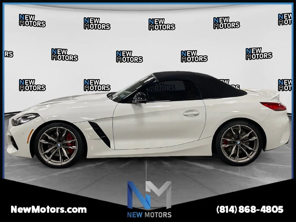 Used 2022 Alpine White BMW sDrive M40i image 2