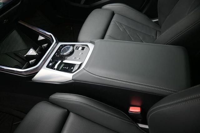 Used 2025 White BMW M50 xDrive image 31