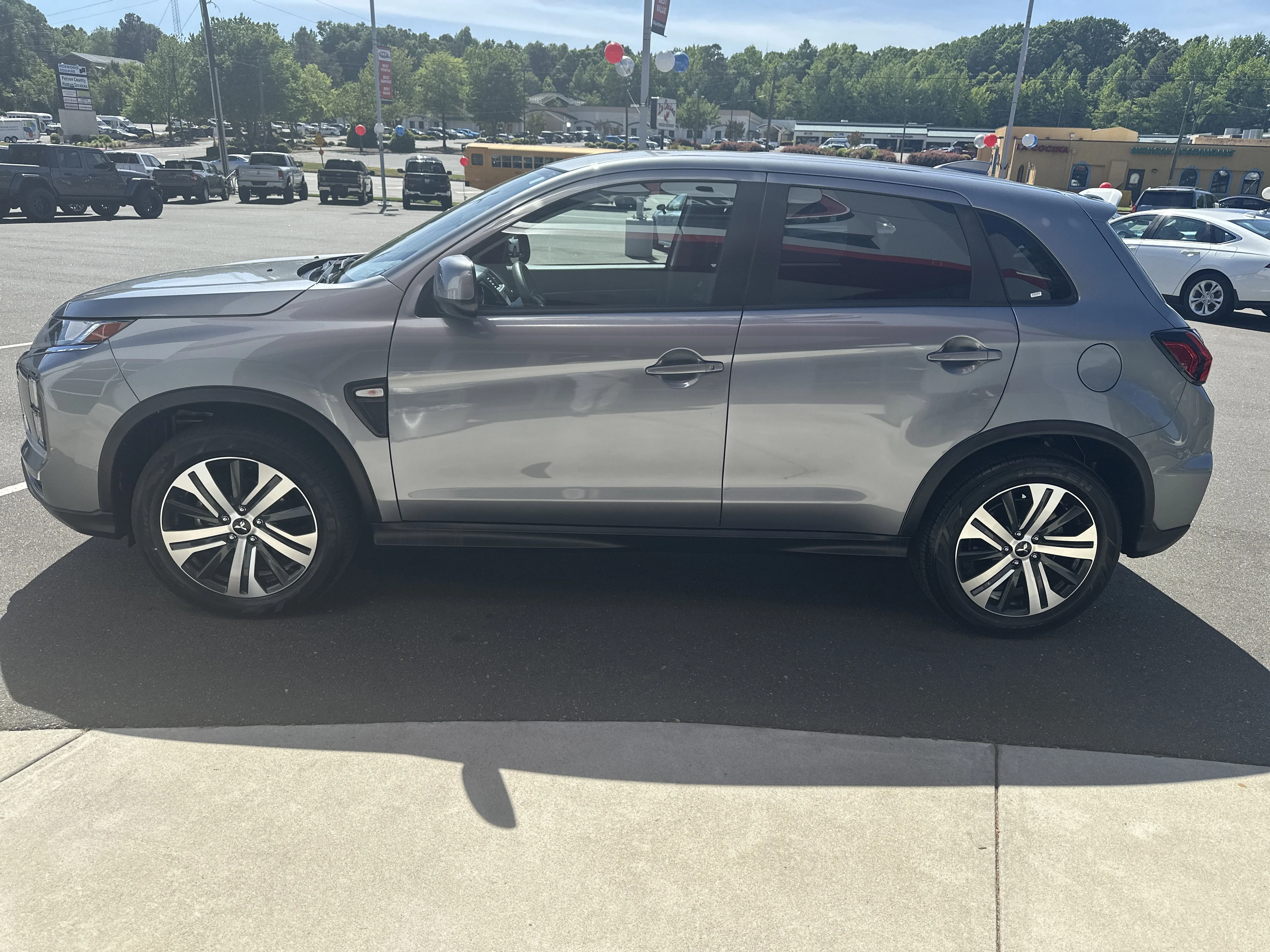Used 2025  Mitsubishi ES image 5