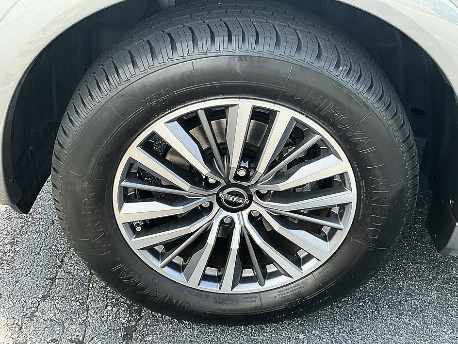 Certified Used 2023 Gun Metallic Nissan SL image 9