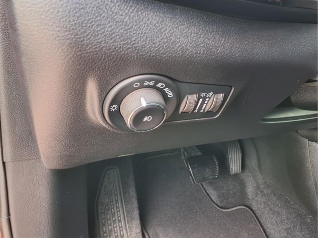 New 2026 Red Hot Pearlcoat Jeep Latitude image 24