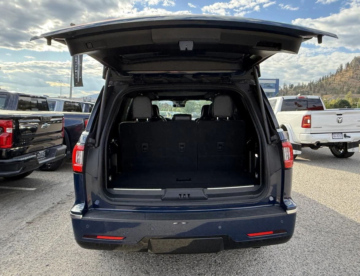 Used 2020 Blue Lincoln Reserve image 6