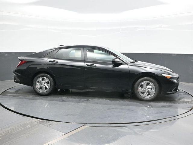 New 2026 Black Hyundai SE image 8