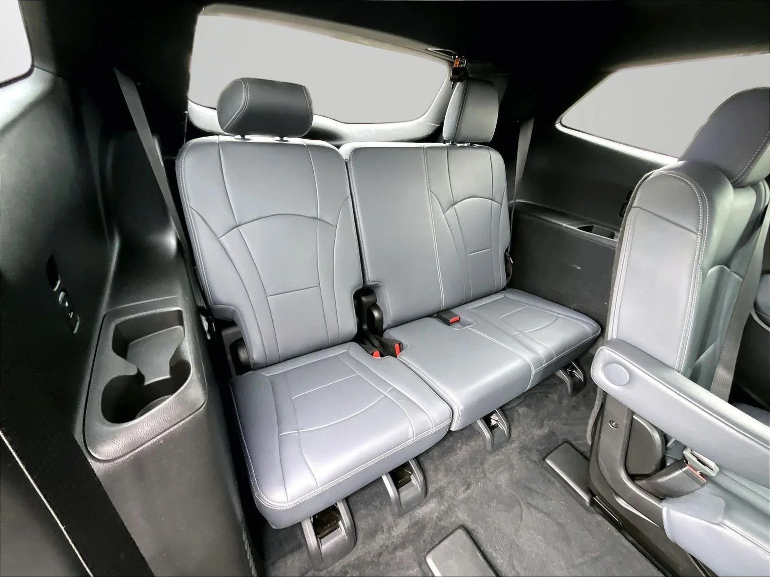 Used 2022 Black Buick Essence image 29