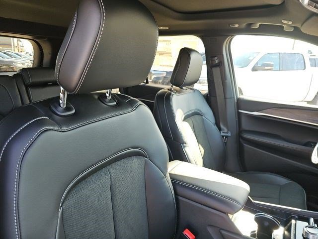 New 2026 Bright White Clearcoat Jeep Laredo Altitude image 10