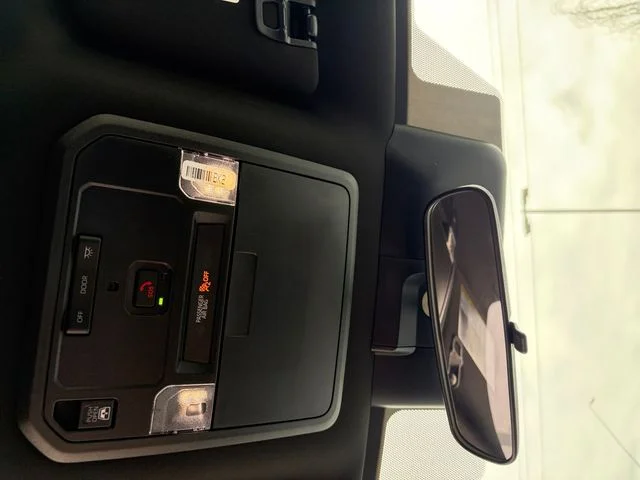 Used 2025  Toyota SR5 image 30