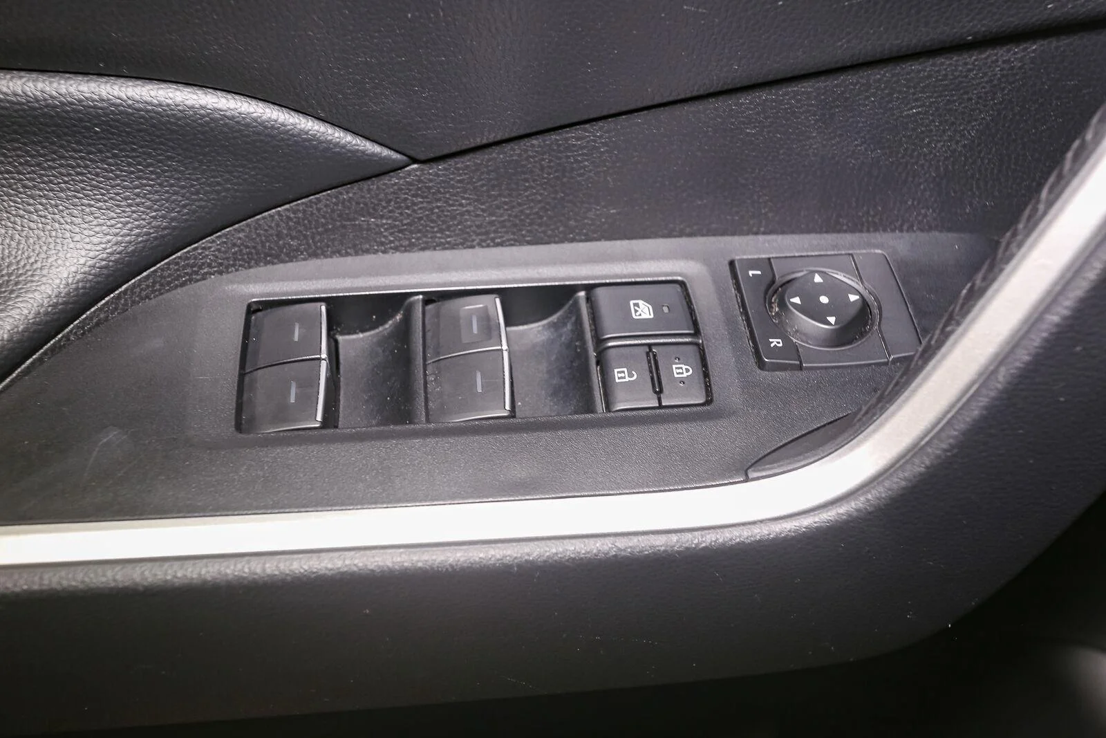 Used 2025 Midnight Black Metallic TOYOTA  image 39