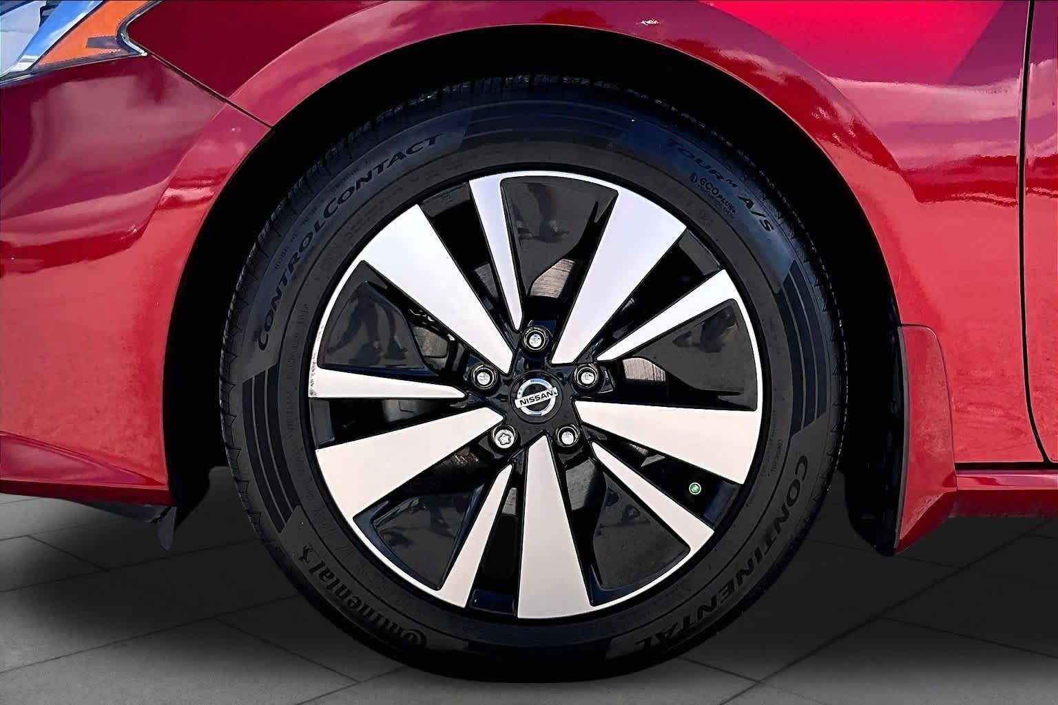 Used 2020 Scarlet Ember Tintcoat Nissan 2.5 SV image 11