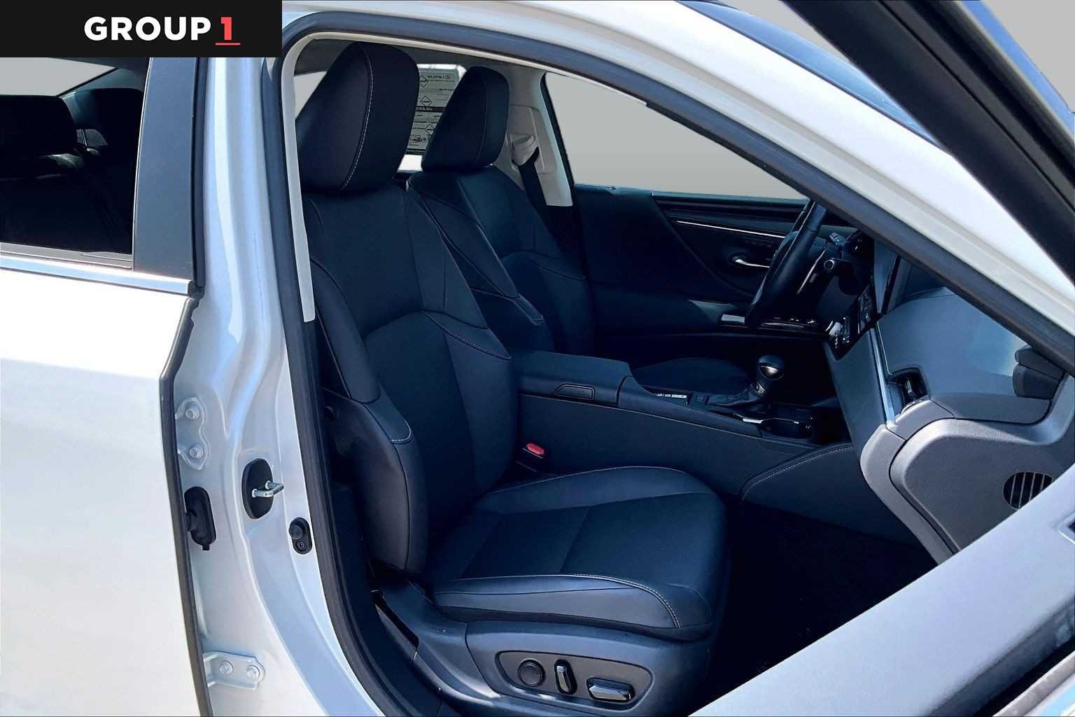Used 2023 Eminent White Pearl Lexus  image 8