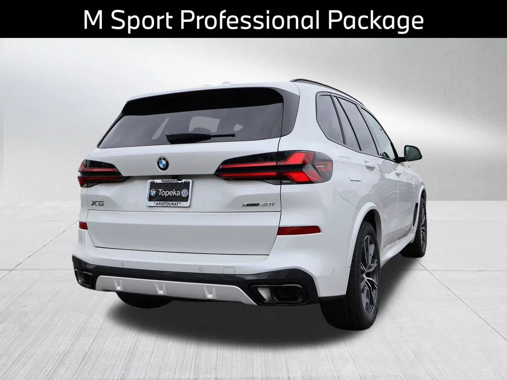 New 2026 White BMW xDrive40i image 9