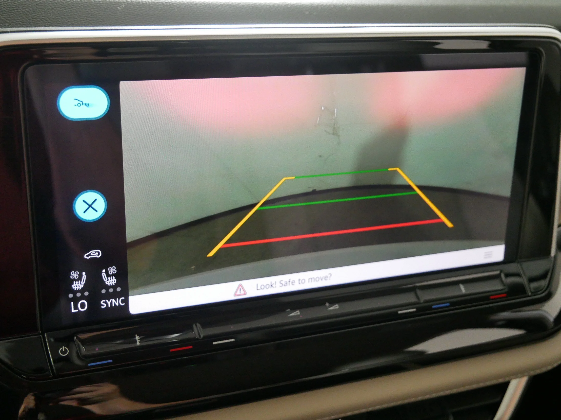 Used 2025 Pure White Volkswagen 2.0T SE image 32