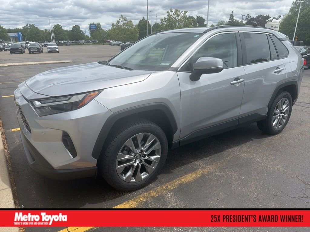 Used 2022 Silver Toyota XLE Premium image 1