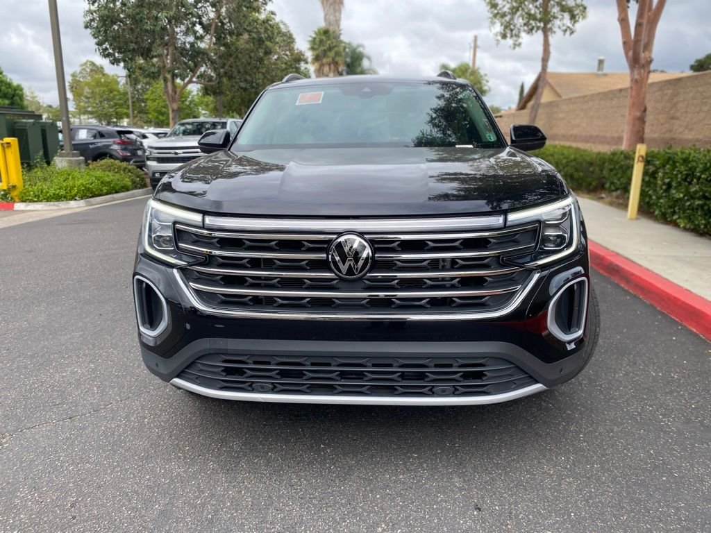 Used 2024 Black Volkswagen 2.0T SE w/Technology image 2