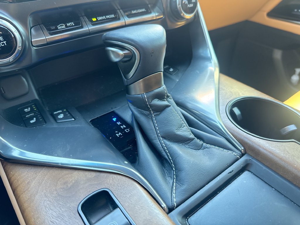 Used 2023 White Lexus 600 Luxury image 29