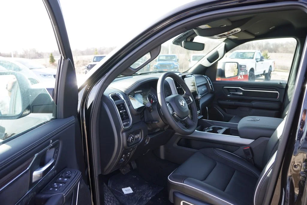 New 2026 Diamond Black Crystal Pearl-Coat Exterior Paint RAM Laramie image 12