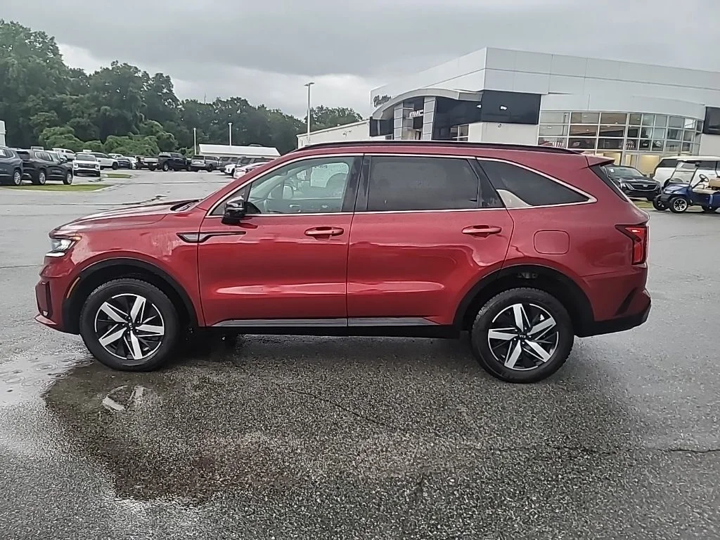 Used 2021 Red Kia EX image 4