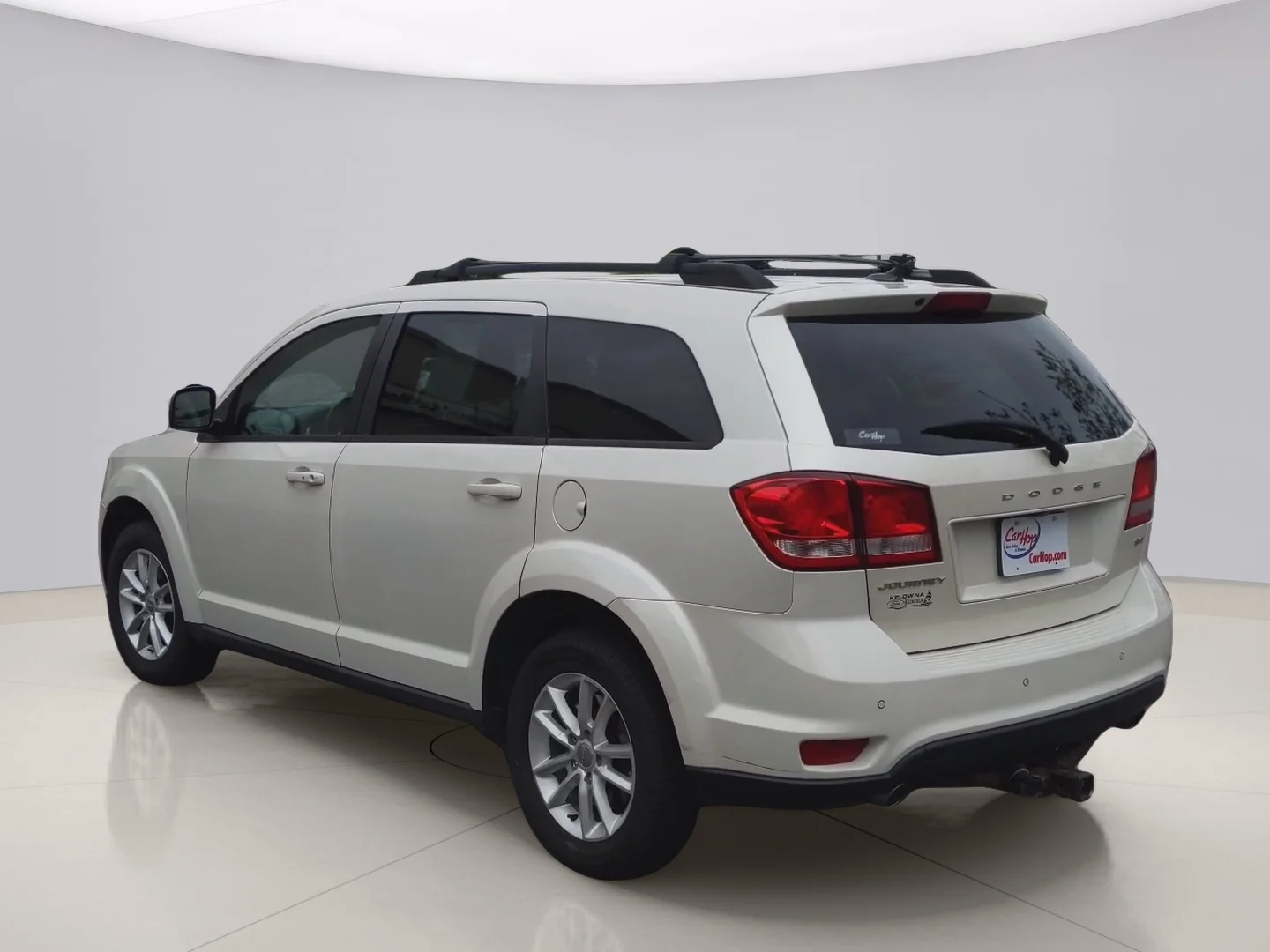 Used 2013 White Dodge SXT image 3