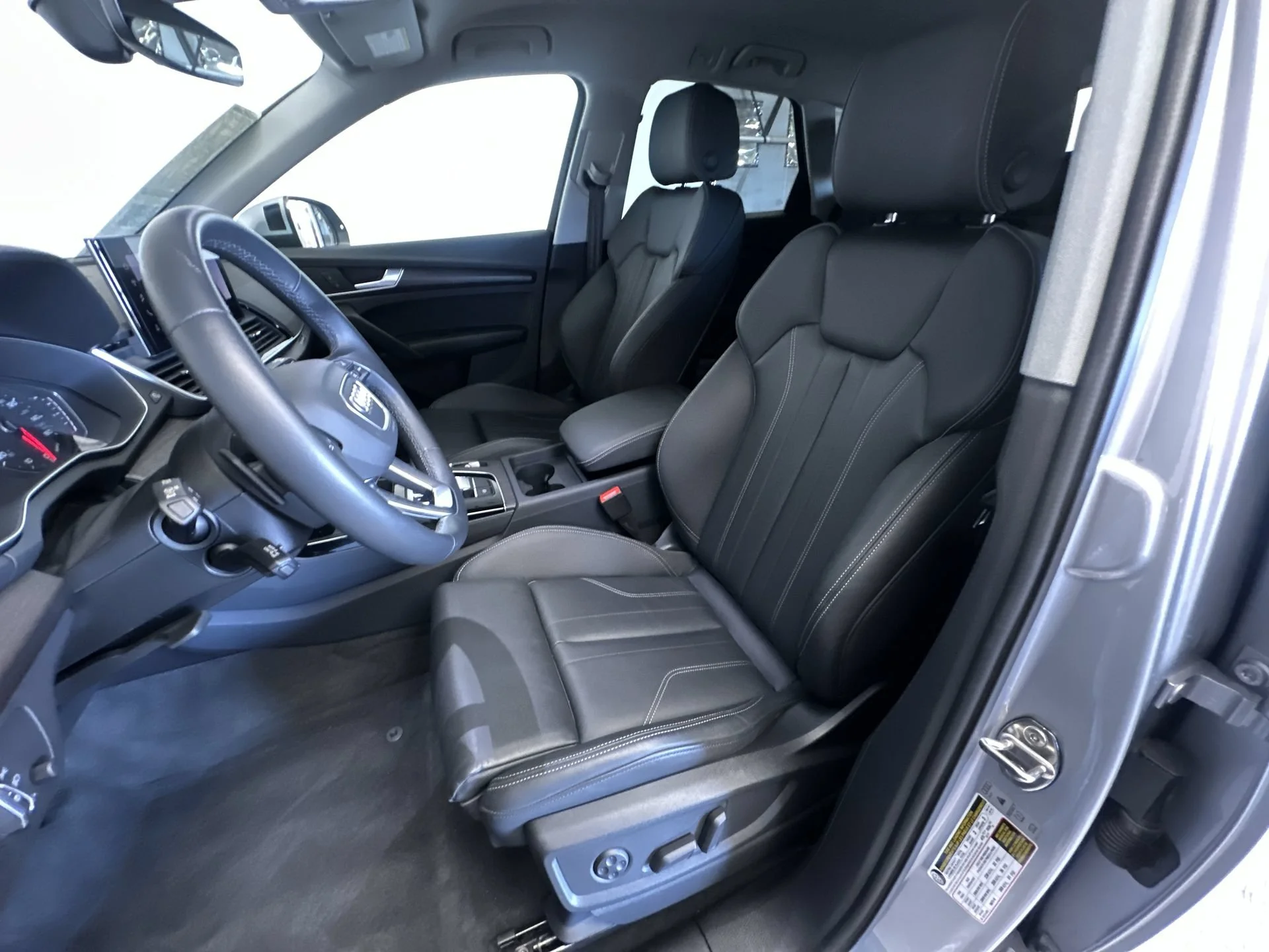 Used 2025 Florett Silver Metallic Audi S line Premium image 12