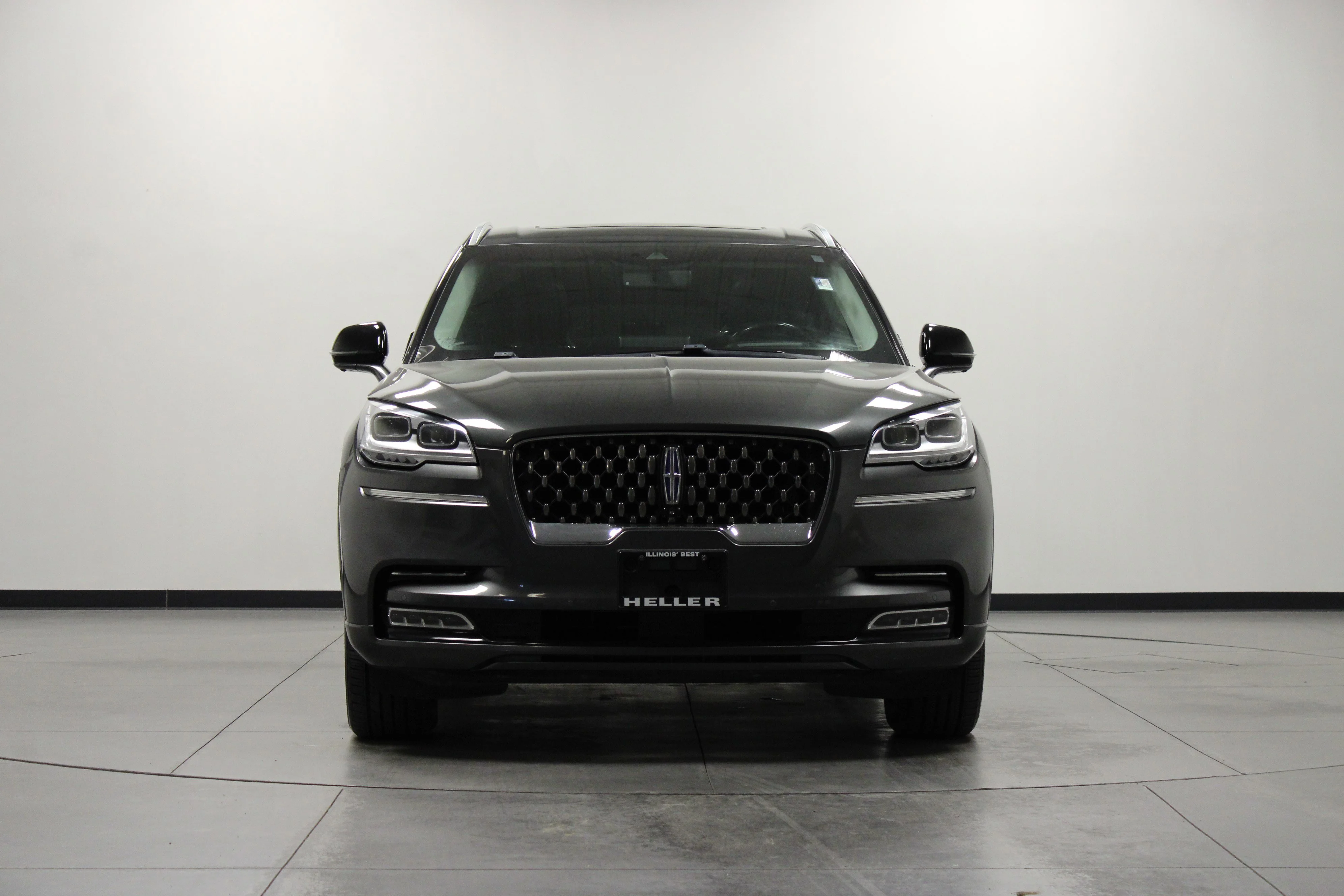 Used 2020 Magnetic Gray Lincoln Grand Touring image 9