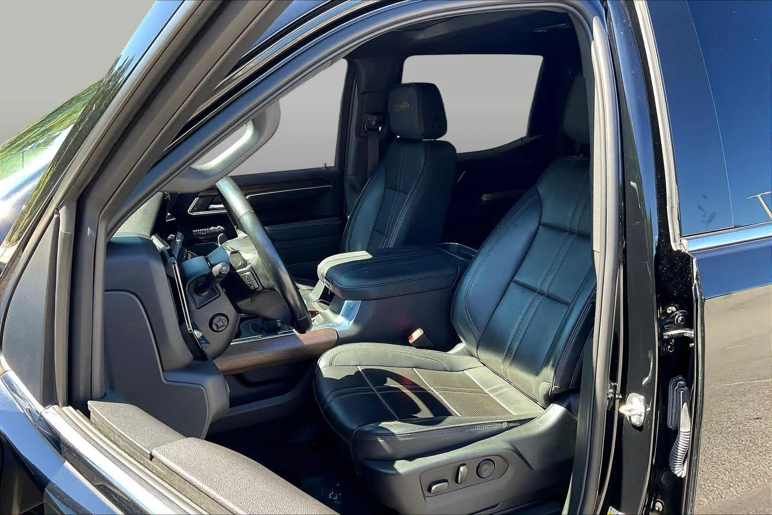 Used 2023 Black Chevrolet High Country image 15