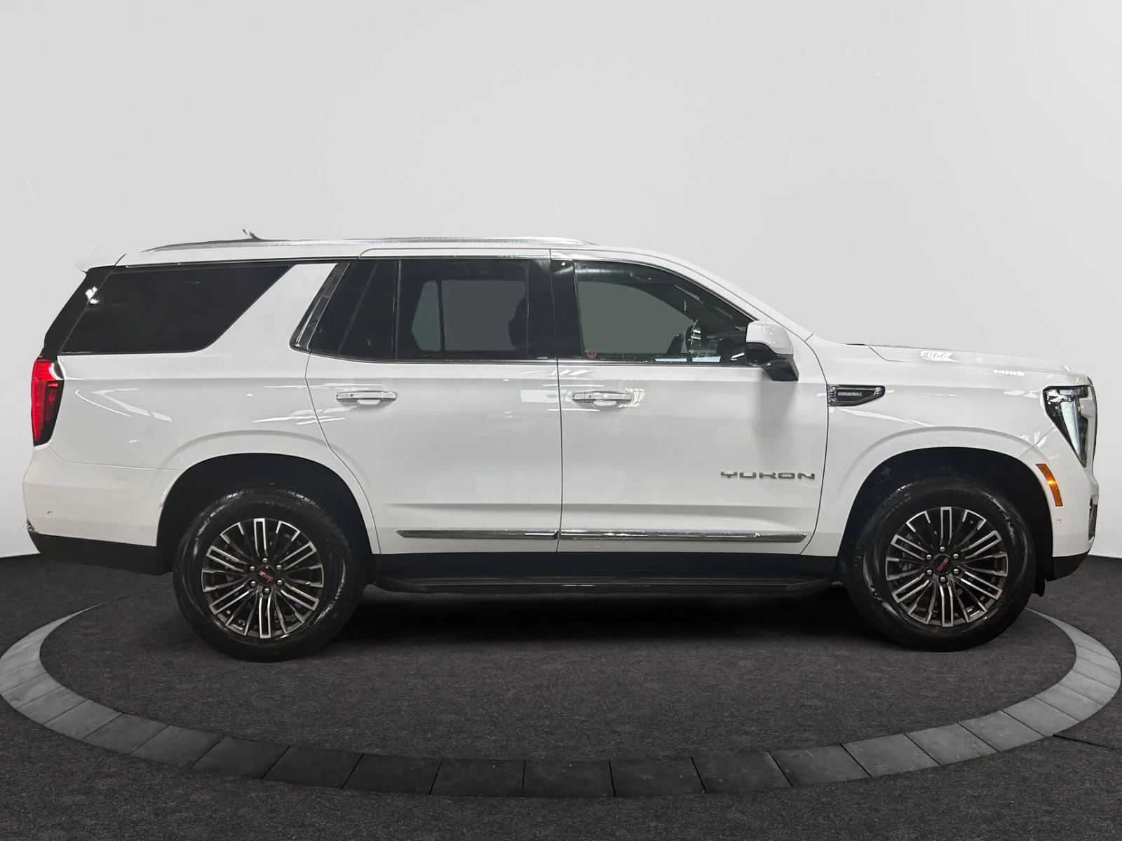 New 2026 Summit White GMC Elevation image 6