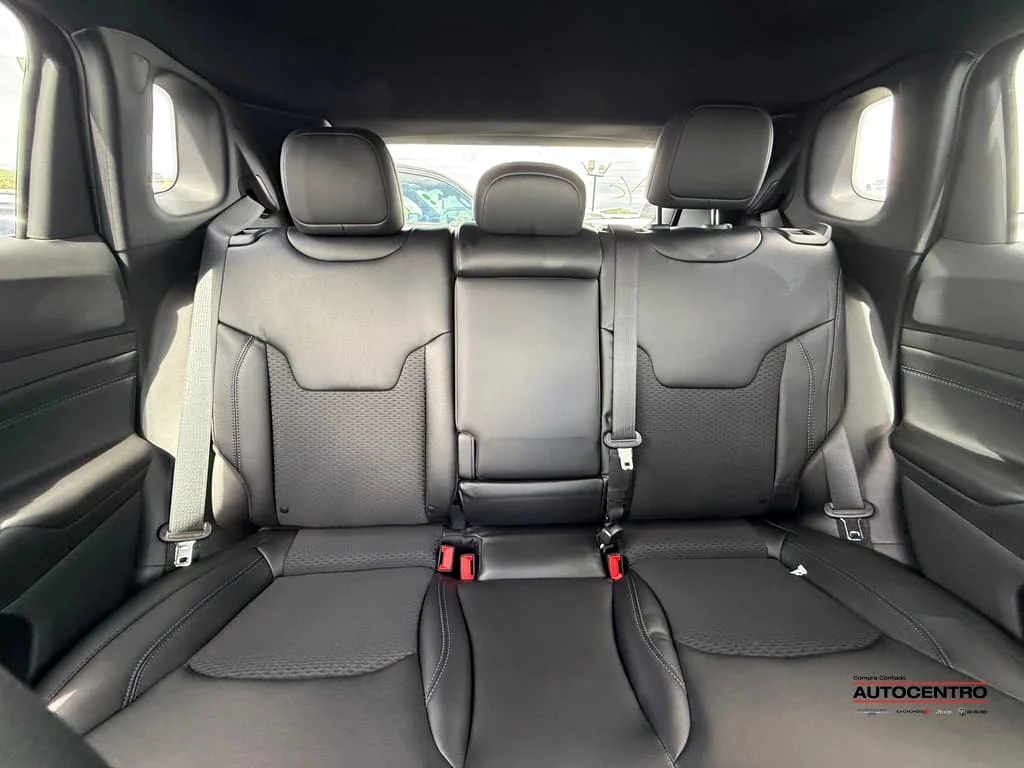 New 2026 Diamond Black Crystal Pearl Coat Jeep  image 3