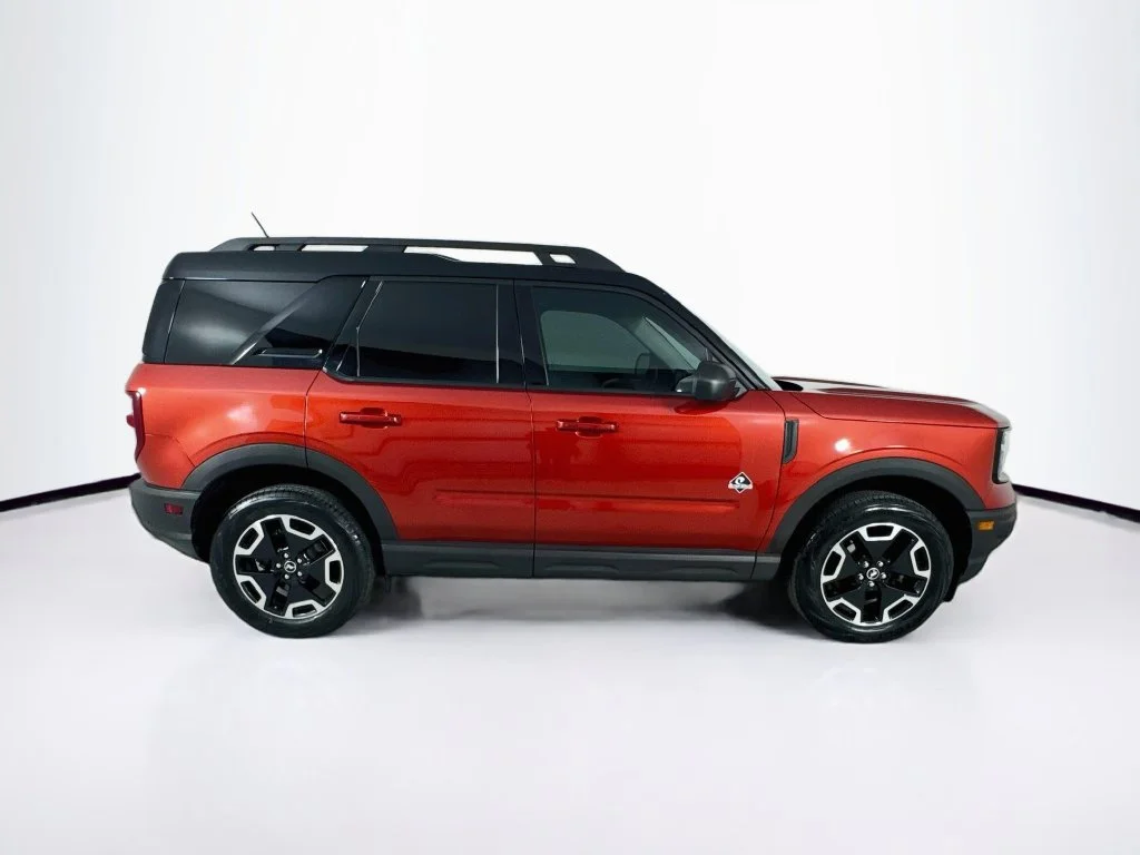 Used 2022 Chili Pepper Red Ford Outer Banks image 9