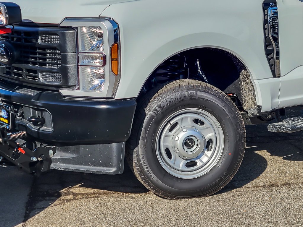 New 2026 Oxford White Ford XL image 4