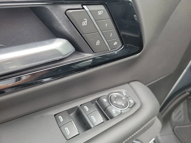 2025 Chevrolet Suburban Premier - Photo 27