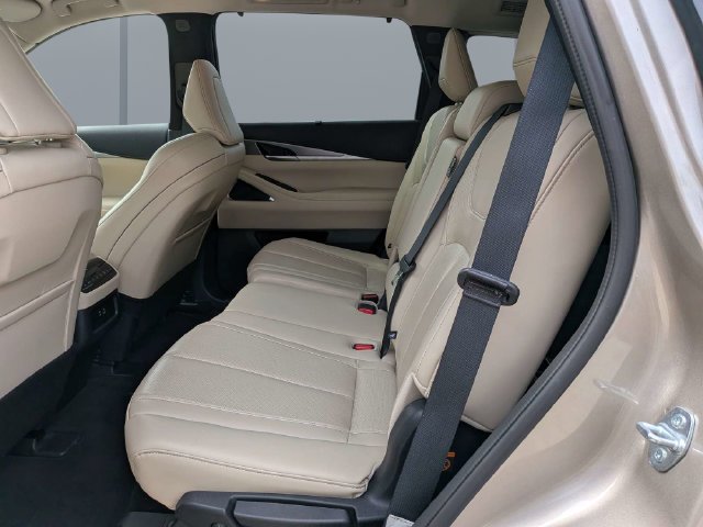 Used 2025 Silver INFINITI LUXE image 13