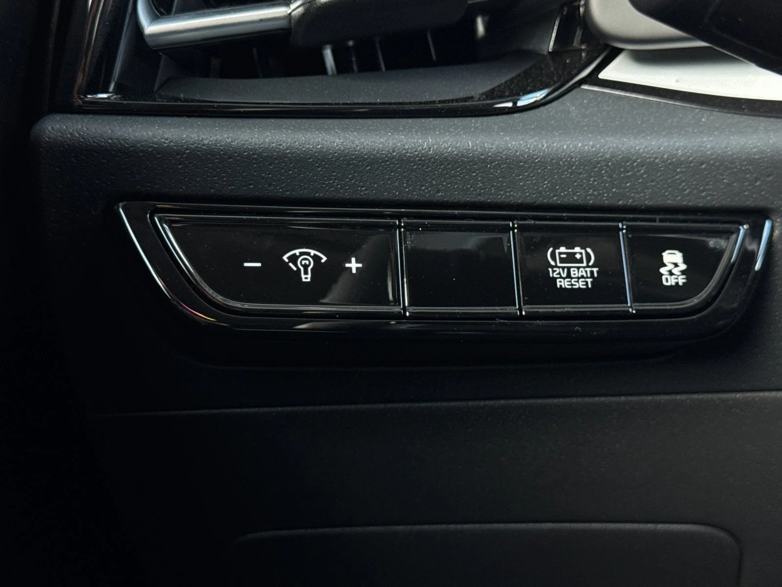 New 2026 White Kia LX image 27